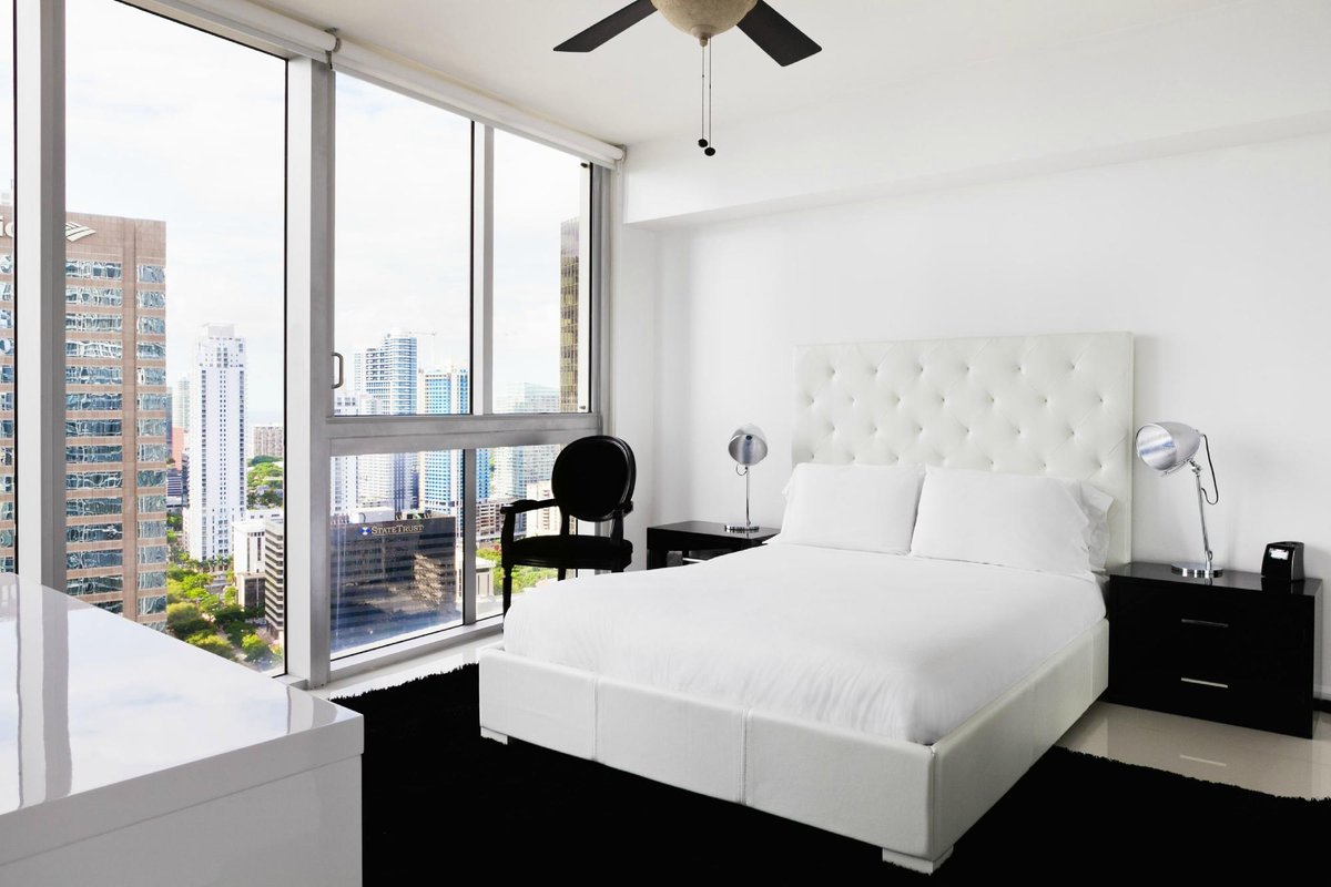 Icon Brickell Residences Bar or Lounge: Pictures & Reviews - Tripadvisor