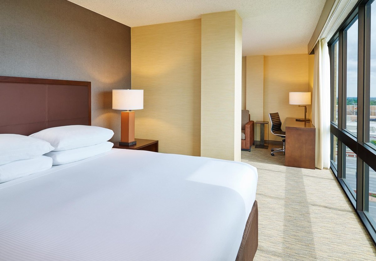 DoubleTree by Hilton San Antonio Airport Rooms: Pictures & Reviews ...