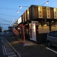 道沿いにあり、駐車場も隣接