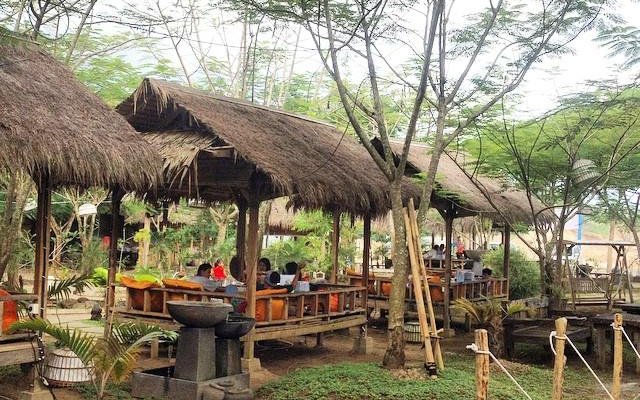 Suasana The Kampoeng Resto Ringroad