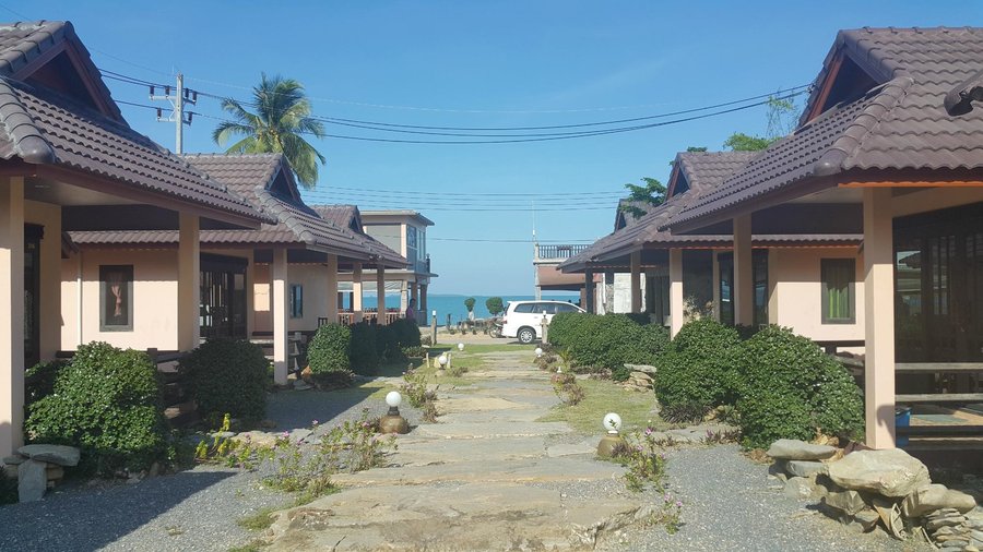Middle walk way