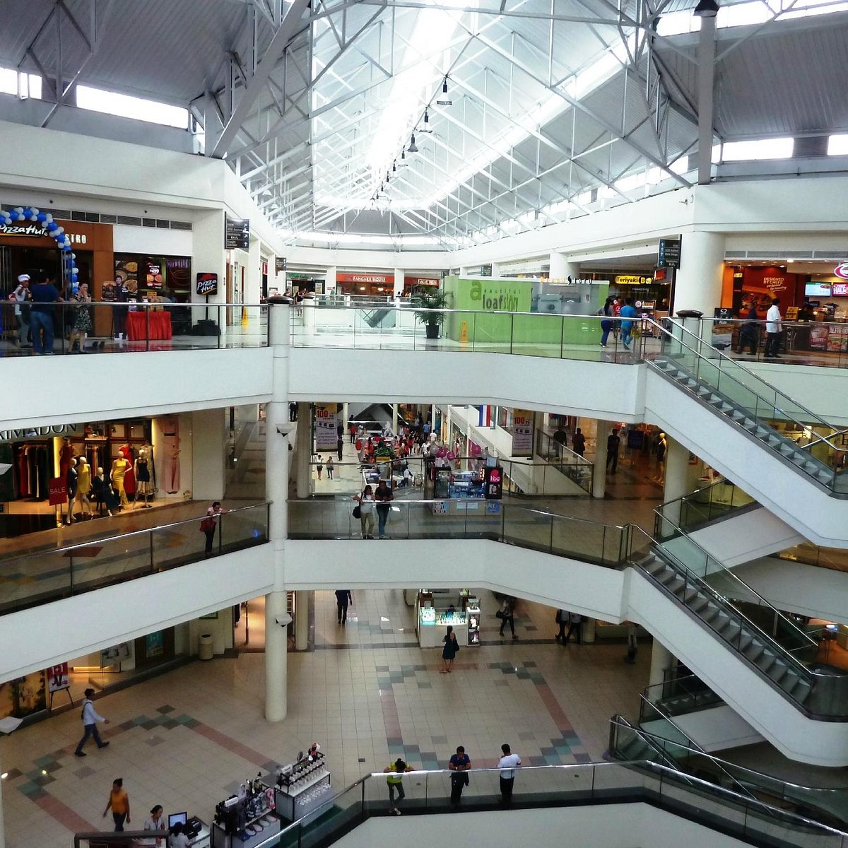 Robinsons Galleria Food Court - Quezon City District 3 - 4 tips