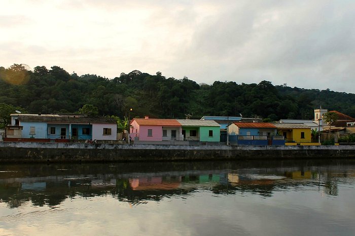 Casas de Santo Antonio junto al río Papagaio