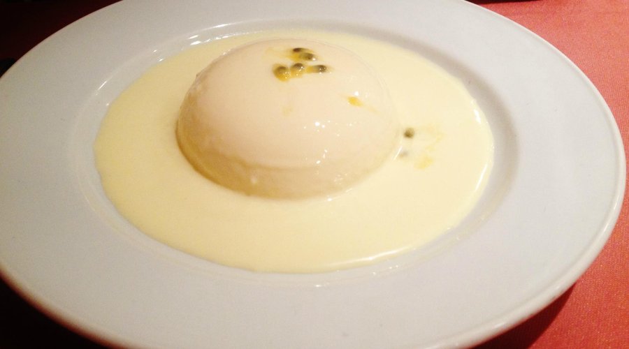 mousse de maracujá-passion fruit mousse