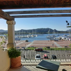 Blick vom Balkon/Terrasse auf den Hafen