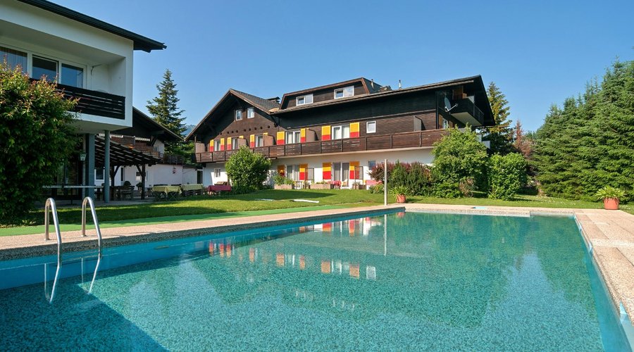 Hotel mit Pool