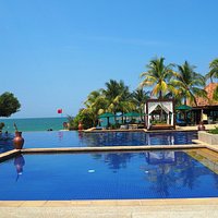 Sandwiched between the Infinity Pools and the Ocean