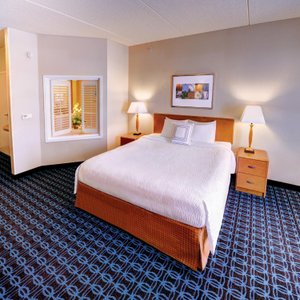 stevens point hotels with jacuzzi suites