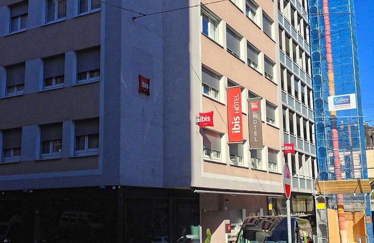 Вид с улицы