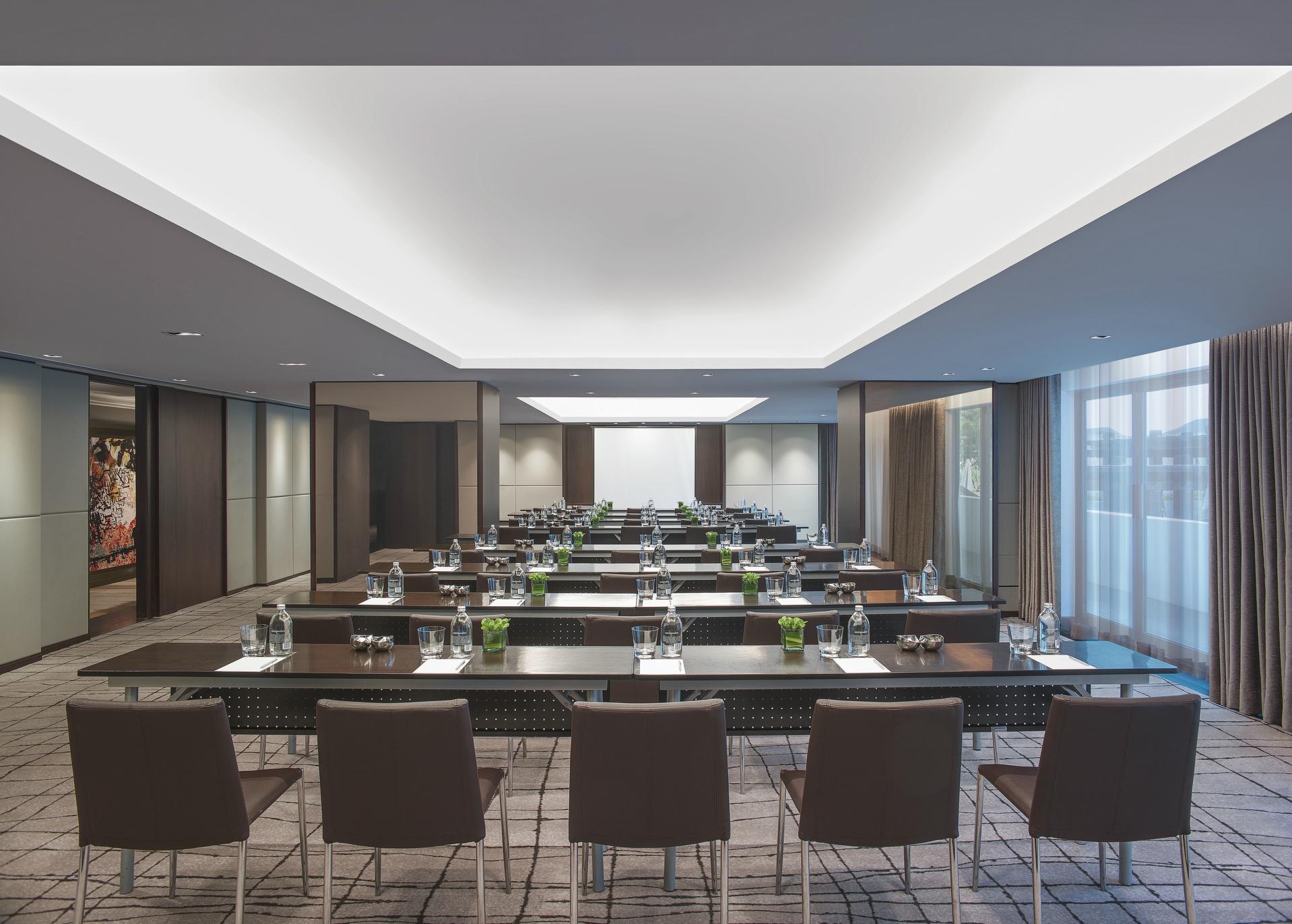 Hotel photo 7 of New World Makati Hotel.