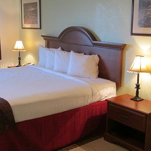 hotels in augusta maine with smoking rooms