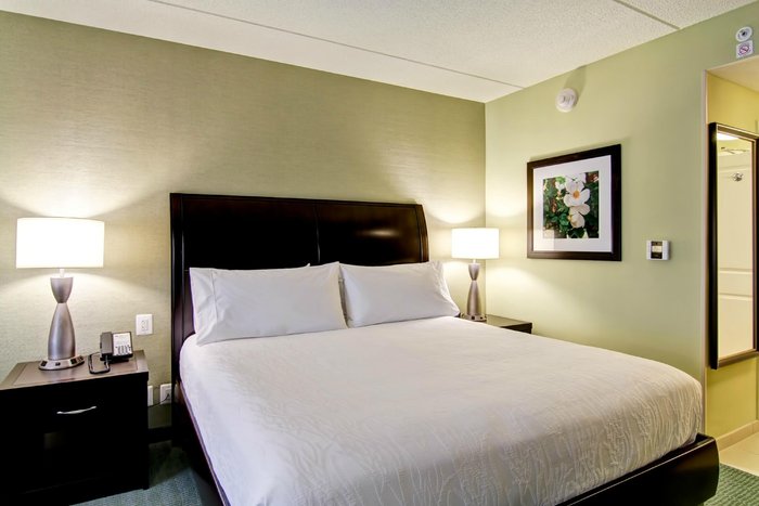 Hilton Garden Inn Woodbridge Restaurant: Pictures & Reviews - Tripadvisor