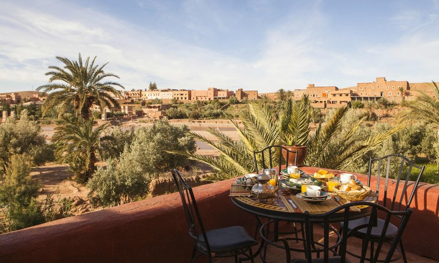 Breakfast with view on the oued