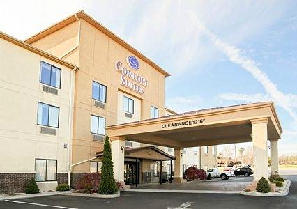 https://dynamic-media-cdn.tripadvisor.com/media/photo-o/08/2e/3f/f6/comfort-suites-wytheville.jpg?w=600&h=-1&s=1