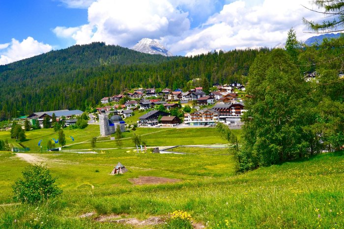 An der Pfarrkirche St. Oswald, Seefeld in Tirol, Austria