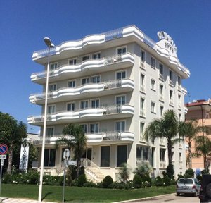 Здание Resort Olympus - вид c via Olimpica