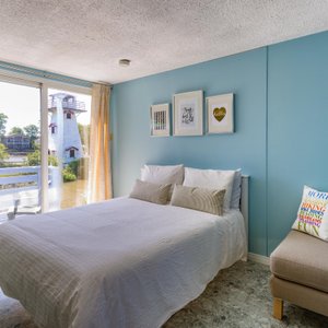 Riverview Room at Hollywood Cottages, Wasaga Beach (4)