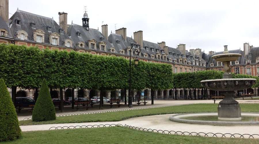 A really neat place to chill. Beautifully manicured park.