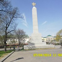 Романовский обелиск в Александровском саду