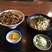 牛丼と冷たい蕎麦のセット