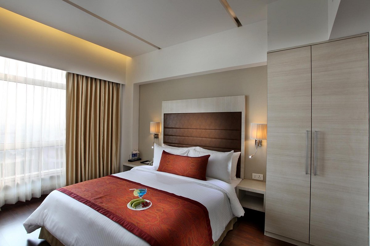 Mahagun Sarovar Portico Suites, hotel in Ghaziabad