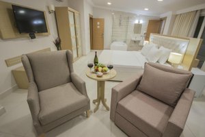 Room & Suite