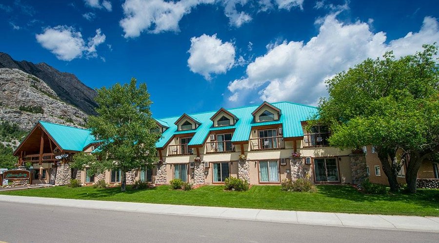 Waterton Glacier Suites