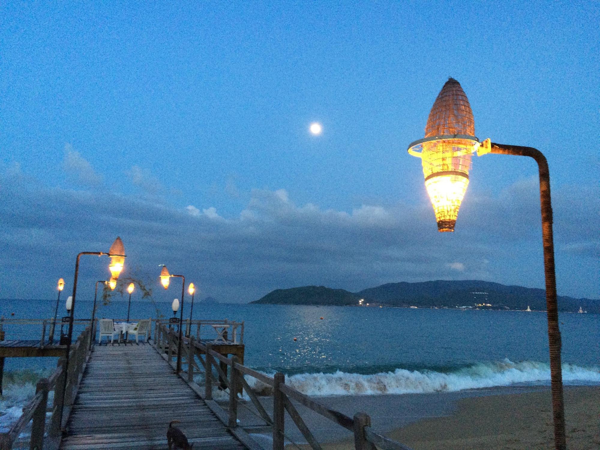 越南芽庄最美的沙滩     海滩只有银白色和孔雀蓝_图1-8