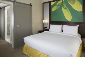 Room & Suite