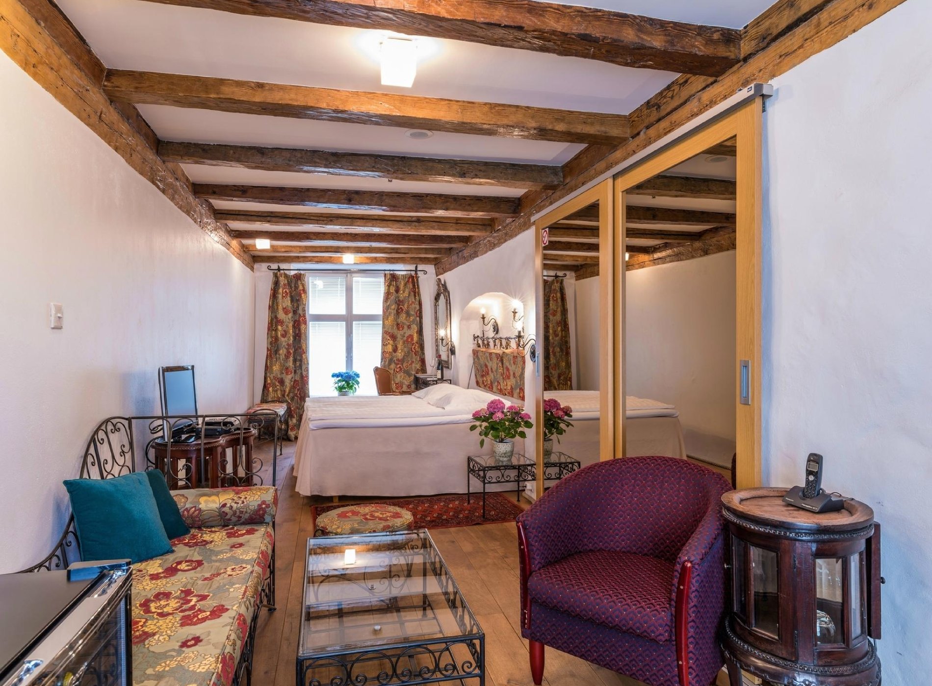 Cru hotell by null