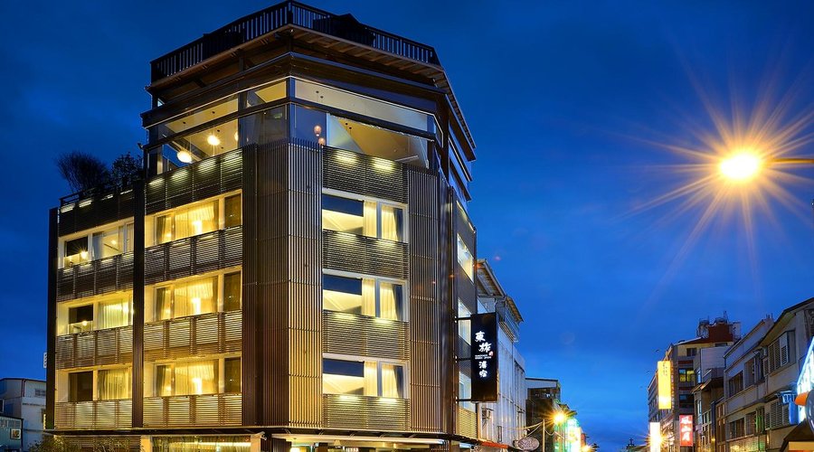 東旅湯宿晚上(hotel at night)