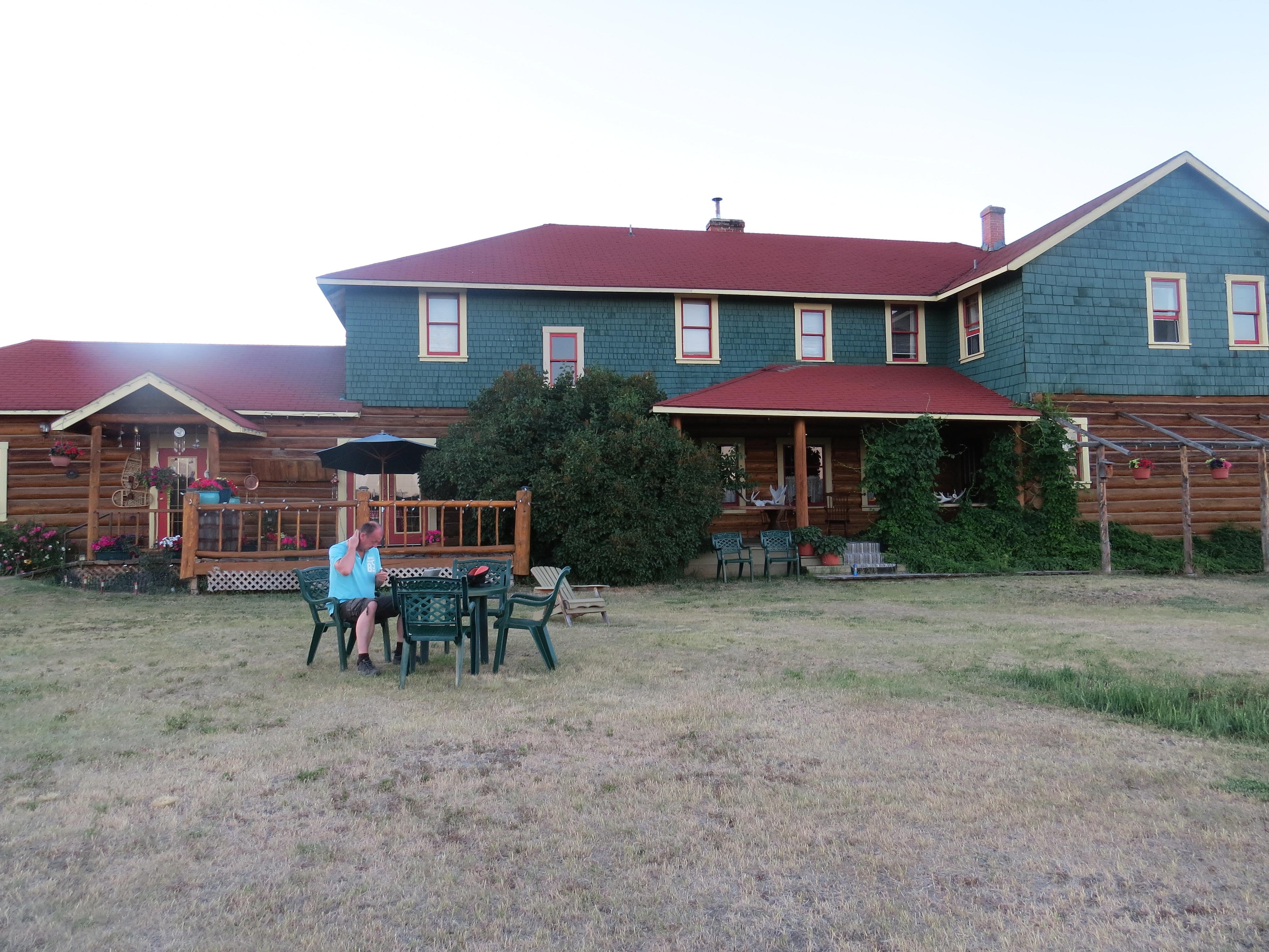 THE HISTORIC CHILCOTIN LODGE (Riske Creek, Canada) - Foto's En Reviews ...