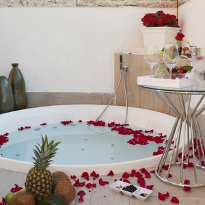 Jacuzzi circolare su terrazza privata -        
Suite Presidenziale