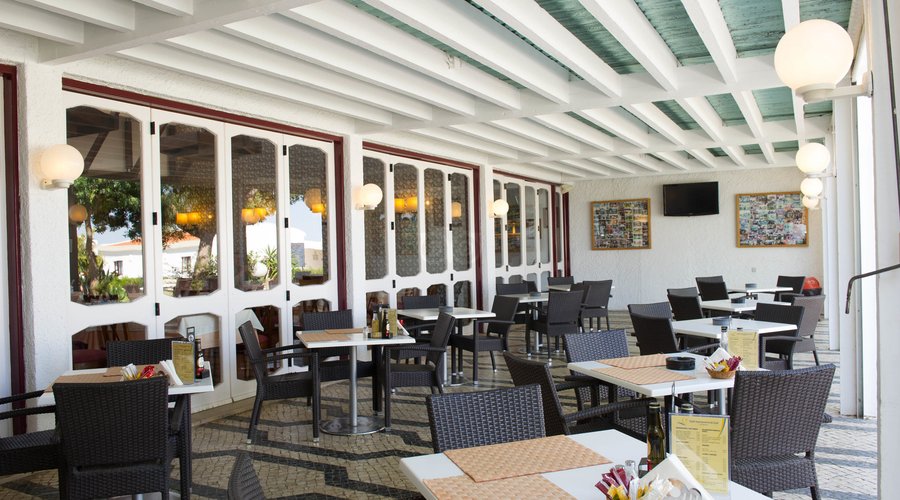 Pool Bar at the Hotel Apartmento do Golfe