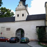 Vor dem Eingang