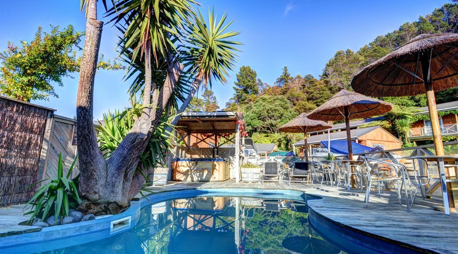 Pool/spa area