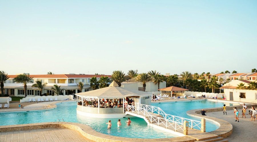 Swimming Pool / Pool Bar