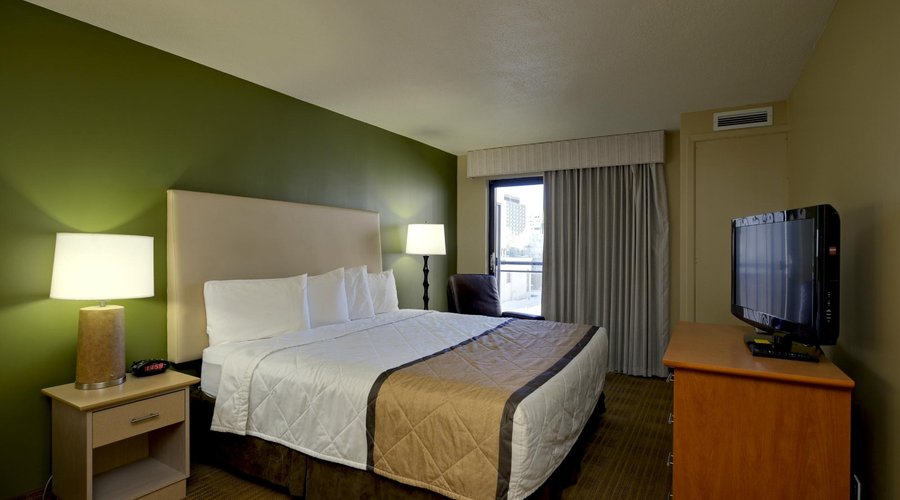 1 Bedroom Suite - 1 Queen Bed
