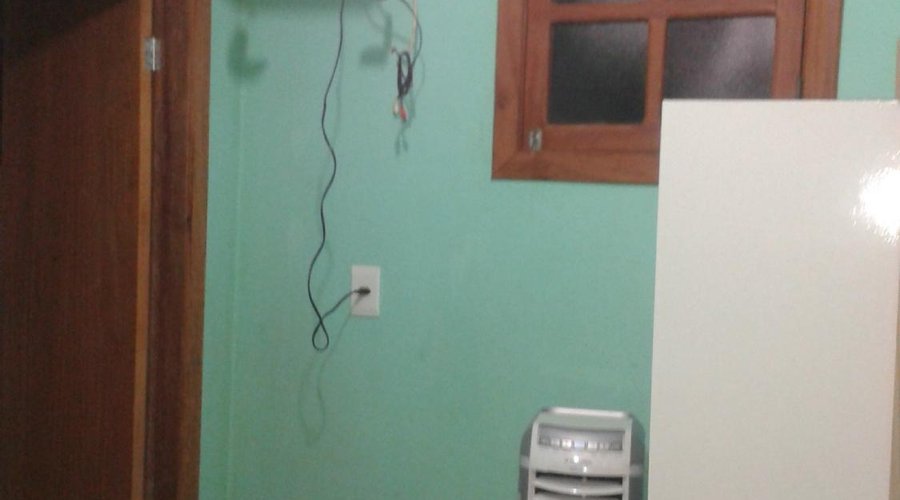 tv e outra pequena janela