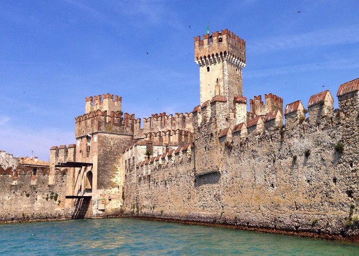 La fortezza vista dal lago