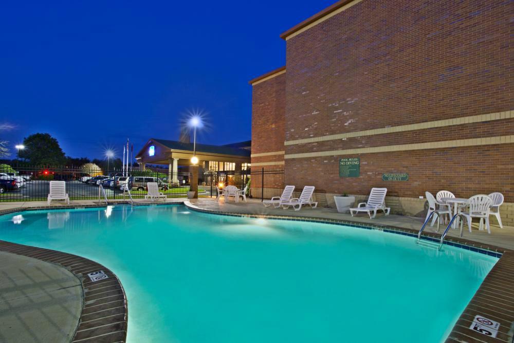 Hotel photo 36 of Baymont by Wyndham Knoxville/Cedar Bluff.