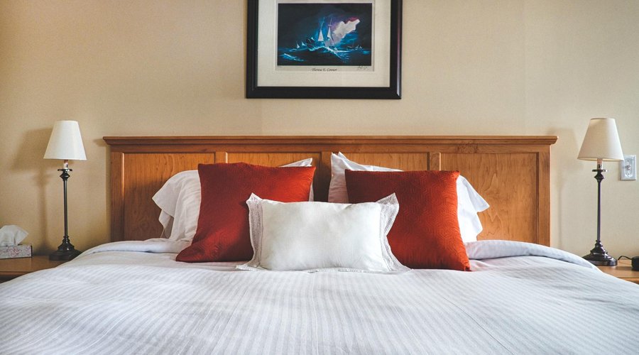 KING SIZE BEDROOM