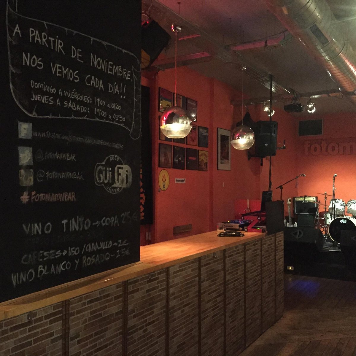 MANÍA en Madrid: rock de alto voltaje, Fotomatón bar- sala de