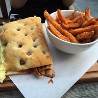 Pulled chicken BBQ flatbread with sweet potato fries
