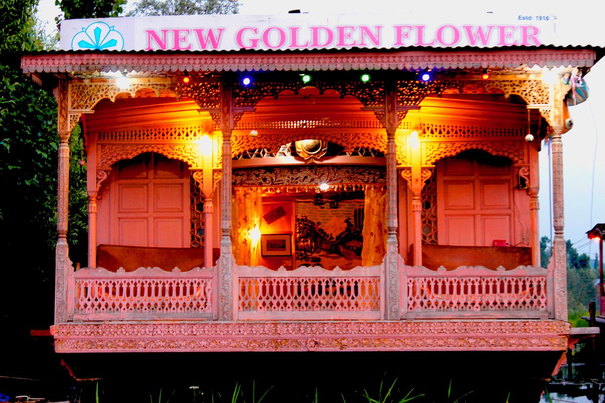 Houseboat New Golden Flower, hotel in Srinagar