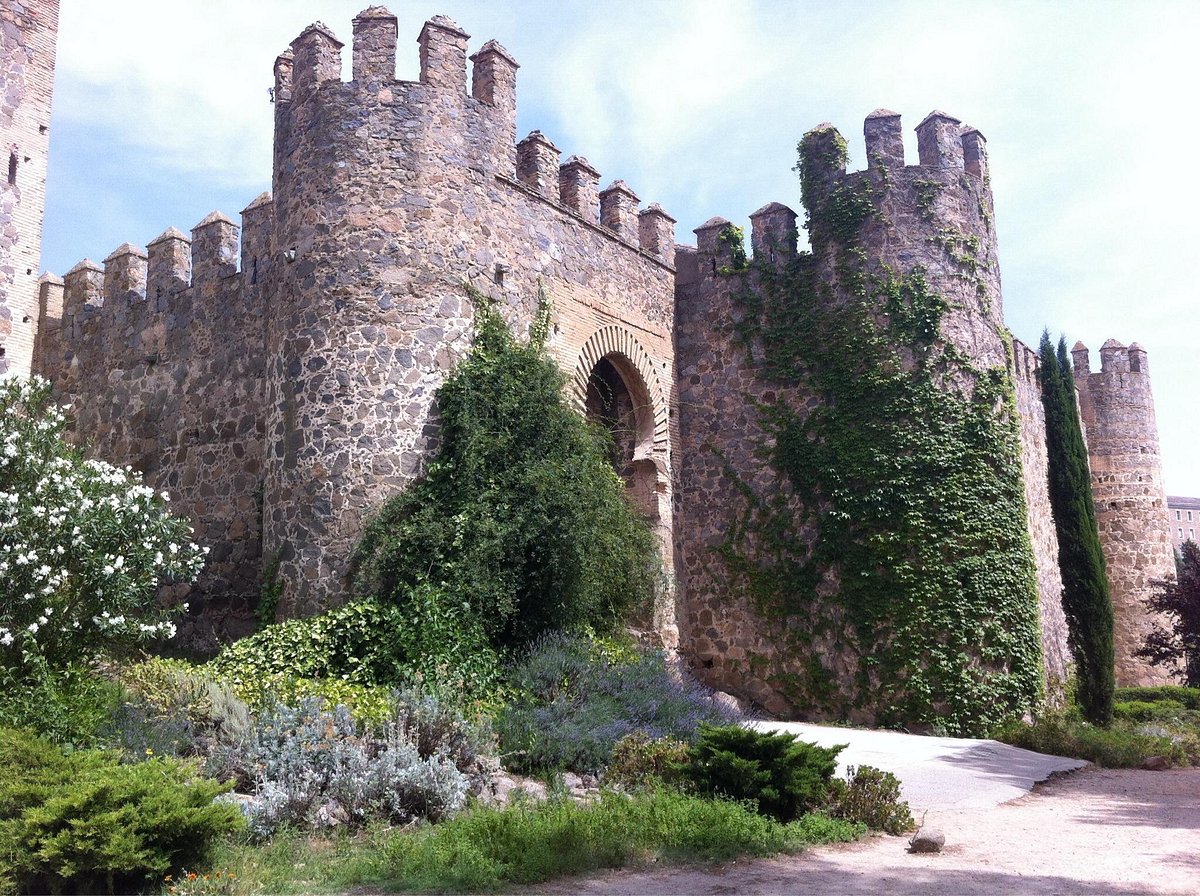Fachada oeste del castillo de San Servando 