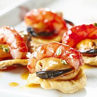 Chicharrones, mejillones y gambas