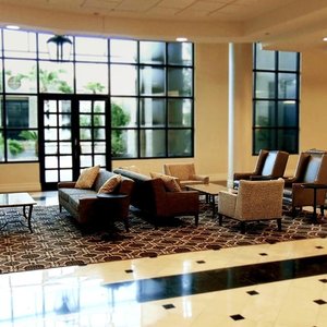 Hilton New Orleans Airport in Kenner, image may contain: Hotel, Resort, Office Building, Inn