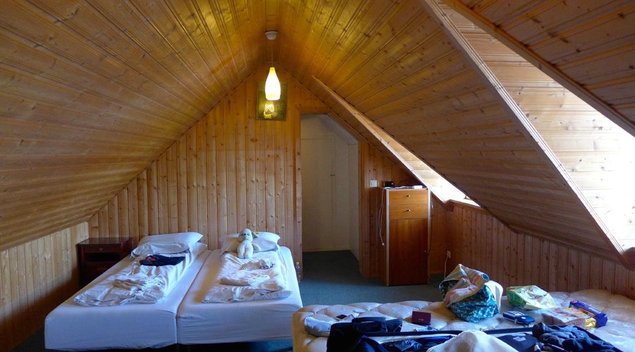 Guesthouse room 1 - toilet at the back - 4 beds
