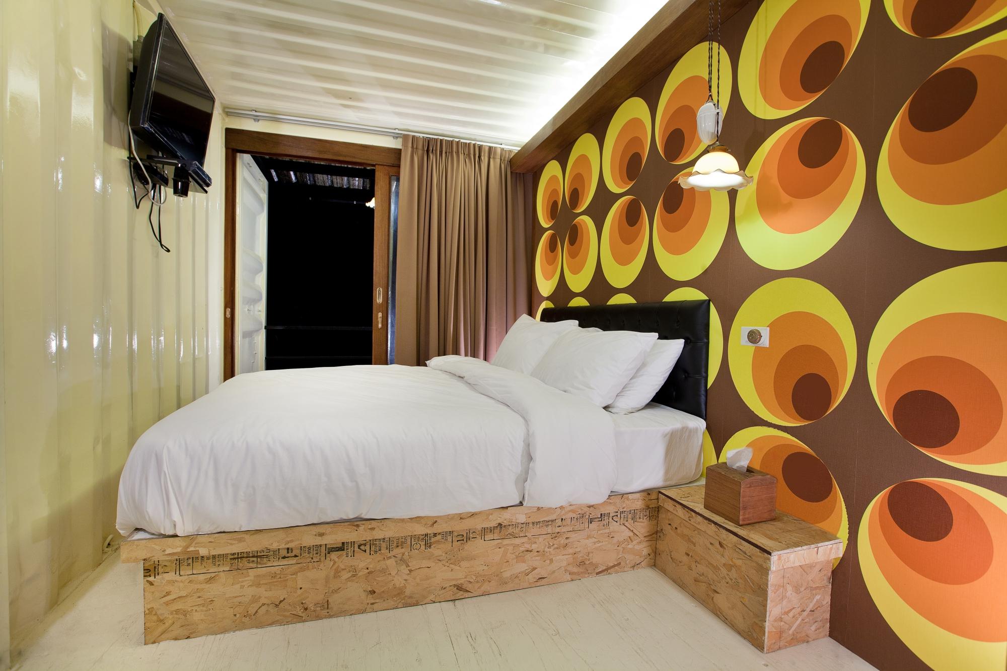 Snooze Box Hotel by null